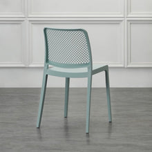 Silla Manhattan, Azul Claro, con Espaldar en Rejilla y Diseño Minimalista