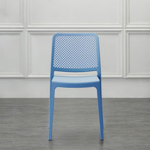 Silla Manhattan, Azul Oceano, con Espaldar en Rejilla y Diseño Minimalista