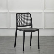 Set de 2 Sillas Manhattan, Negra, con Espaldar en Rejilla y Diseño Minimalista