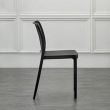 Set de 2 Sillas Manhattan, Negra, con Espaldar en Rejilla y Diseño Minimalista