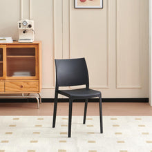 Set de 4 Sillas Soho, Negro, con Espaldar Cerrado y Diseño Minimalista