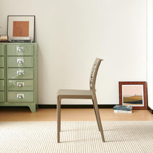 Silla Harlem, Taupe, con Espaldar en Forma de Árbol y Diseño Minimalista