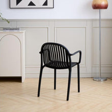 Set de 2 Sillas Marruecos con Brazos, Negro, con Espaldar en Rayas y Diseño Minimalista
