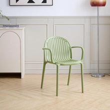 Set de 2 Sillas Marruecos con Brazos, Verde Olivo, con Espaldar en Rayas y Diseño Minimalista