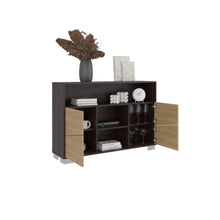 Mesa Auxiliar Recibidor Orus, Caoba y Fresno Europeo, con Cuatro Puertas y Patas de Acero