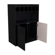 Bar Cuera, Capri y Wengue,  con espacio para almacenar botellas