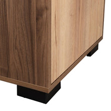 Bar Esquinero Marsel, Castaño y Café Claro, con Una Puerta Abatible y Espacio Porta Copas