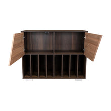 Mueble Auxiliar Orus, Caoba y Miel, con Patas En Acero y Espacio Para Objetos Decorativos