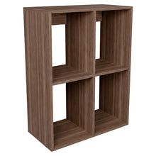 Biblioteca Etto Eco, Avellana, con entrepaños para ubicar objetos decorativos