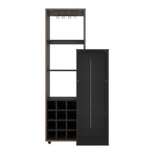 Bar Ozzy, Wengue y Milan, con espacio para organizar licores y vasos