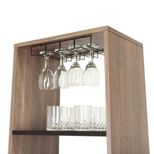 Bar Ozzy, Wengue y Milan, con espacio para organizar licores y vasos