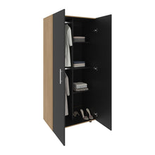 UNIDAD AVERIADA Closet Tera, Fresno Europeo y Wengue, Dos Puertas Abatibles y Dos Tubos Cromados