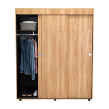 Closet Angelo 150, Fresno Europeo y Wengue, con Tres Puertas Corredizas