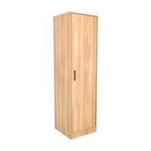 Closet Cley, Fresno Europeo y Wengue, con un tubo de acero cromado para colgar ropa