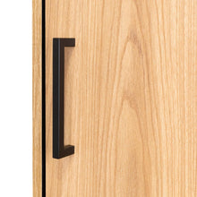 Closet Cley, Fresno Europeo y Wengue, con un tubo de acero cromado para colgar ropa