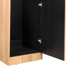 Closet Cley, Fresno Europeo y Wengue, con un tubo de acero cromado para colgar ropa