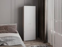 Closet Beico II, Blanco Duqueza, con tres Puertas Abatibles y cuatro entrepaños
