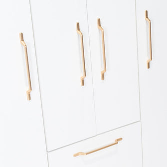 Closet Eco Golden, Blanco y Dorado, Variedad de Entrepaños y  Cuatro puertas Abatibles
