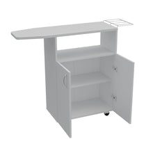 Mesa Para Planchar Zendaya, Blanco Duqueza, con compartimientos para almacenar elementos de aseo ZF