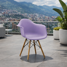 Silla Eymos , Color Lila, con Espaldar y Patas en Madera