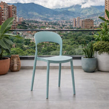 Silla Patrick, Color Azul Claro, con Espaldar y Diseño Moderno