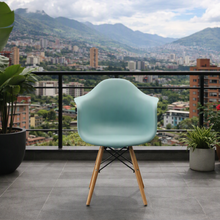 Silla Eymos , Color Azul Claro, con Espaldar y Patas en Madera