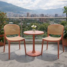 Silla Nest, Color Salmón y Beige, con Espaldar y Asiento en Rejilla