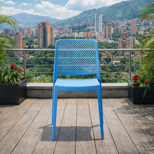 Silla Manhattan, Azul Oceano, con Espaldar en Rejilla y Diseño Minimalista