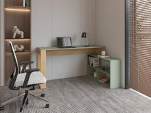 Escritorio en L Martina, Fresno Europeo y Agave, con amplio espacio de trabajo