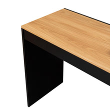 Escritorio Delph, Fresno Europeo y Wengue, con espacio derecho para ubicar objetos decorativos