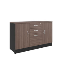 Mesa Auxiliar Nakarat, Avellana y Wengue, con Tres Puertas Espacios para Colocar y Almacenar Objetos