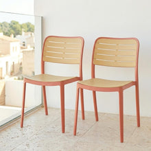 Set de 4 Sillas Carolina, Color Terracota y Beige, con Espaldar de Líneas Horizontales