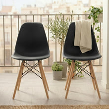 Silla Eames, Color Negro, con Patas de Madera