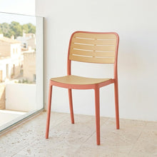 Set de 4 Sillas Carolina, Color Terracota y Beige, con Espaldar de Líneas Horizontales