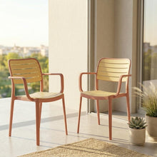 Set de 2 Sillas con Brazos Carolina, Terracota y Beige, y Espaldar de Líneas Horizontales