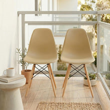 Silla Eames, Color Taupe, con Patas de Madera