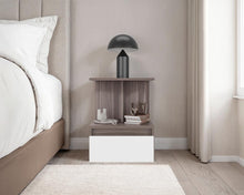 Mesa de Noche Mike, Avellana y Blanco Duqueza, con un cajon multiusos