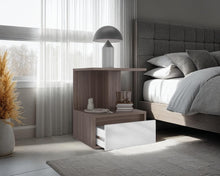 Mesa de Noche Mike, Avellana y Blanco Duqueza, con un cajon multiusos