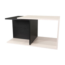 Mesa de Centro Cuera, Capri y Wengue, cuanta con espacio para ubicar objetos decorativos