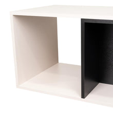 Mesa de Centro Cuera, Capri y Wengue, cuanta con espacio para ubicar objetos decorativos