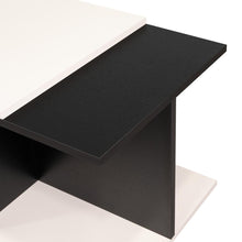 Mesa de Centro Cuera, Capri y Wengue, cuanta con espacio para ubicar objetos decorativos