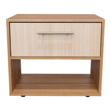 Mesa de Noche Sevin, Fresno Europeo, con espacio para colocar objetos y con deslizadores plásticos