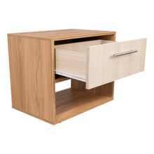 Mesa de Noche Sevin, Fresno Europeo, con espacio para colocar objetos y con deslizadores plásticos