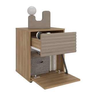 Mesa de Noche Wandda, Fresno Europeo y Roble Natural, con un cajón para guardar objetos