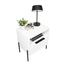 Mesa de Noche Wesley, Blanco Duqueza, Con Un Cajón Deslizable y Entrepaños