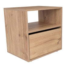 Mesa de Noche Felix, Café Claro, con Una Puerta Abatible