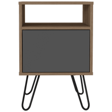 Mesa de Noche Lara, Miel y Plata Oscuro, con Puerta y Dos Entrepaños X2