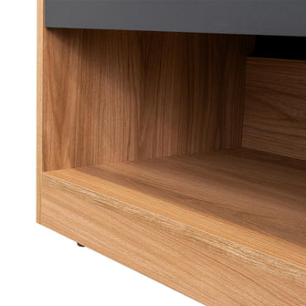 Mesa de Noche Giroa, Plata Oscuro y Fresno Europeo, con espacio para colocar objetos decorativos