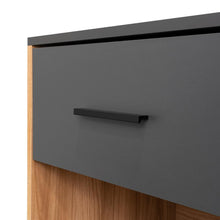 Mesa de Noche Giroa, Plata Oscuro y Fresno Europeo, con espacio para colocar objetos decorativos