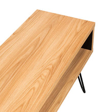 Mesa Para Tv Ralf, Fresno Europeo y Wengue, con patas metálicas y espacio de tv hasta 70 pulgadas